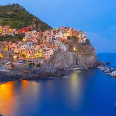 Апартаменти Casa Vacanze Ilaria Ceparana Екстер'єр фото